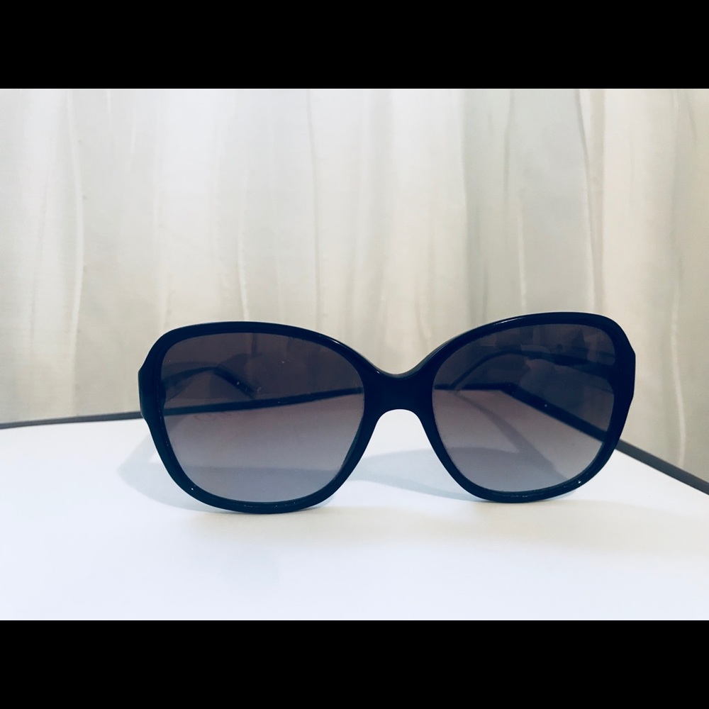 Burberry Sunglasses Made In Italy - Picture 3 of 4